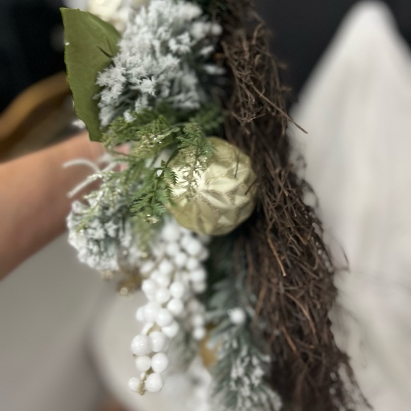 26” Snow White green and soft golds with pine cones and floral mixed wreath - Picture 11 of 12